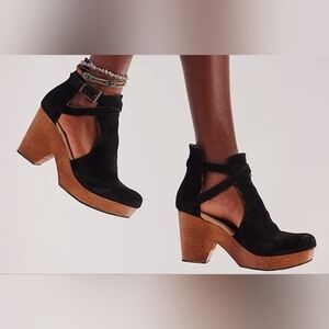 F.P. sz.6.5 (36.5) Cedar Clog Platform Suede